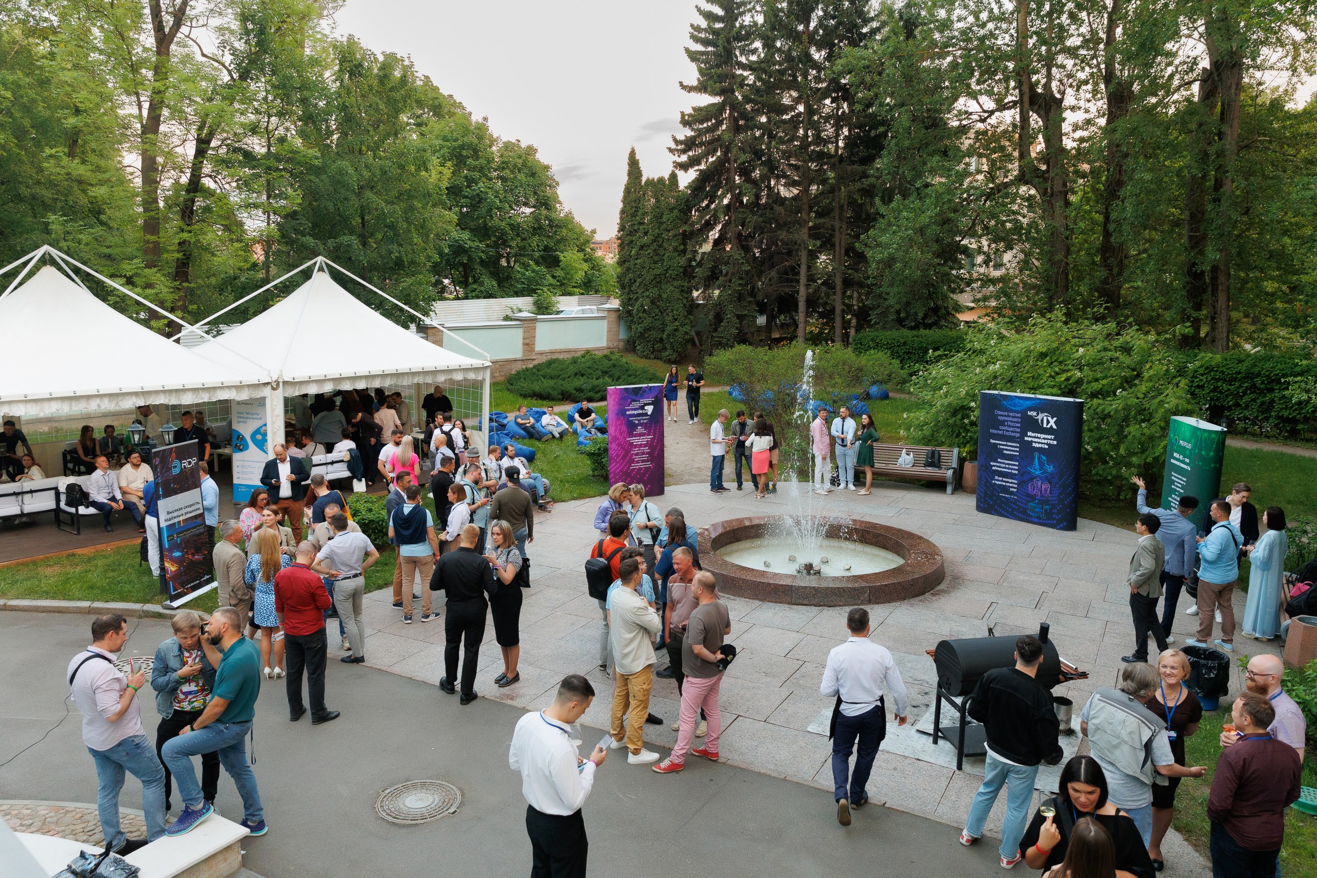 MSK-IX opens white nights season with friends